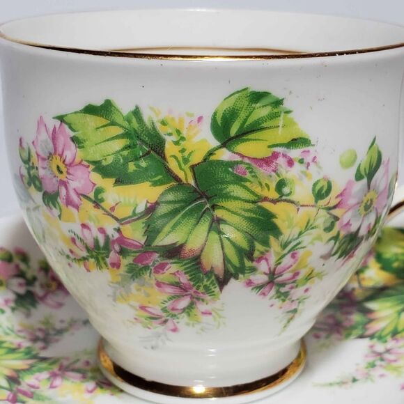 Clare Teacup and Saucer Pink Flowers Leaves Vintage - Picture 3 of 9